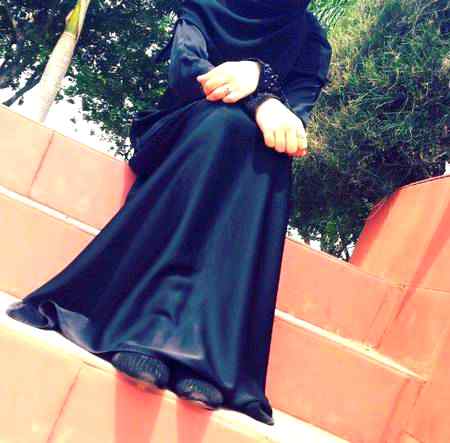 Wo jo git tum na suna nahi 
Mari umar bhar ka riaz ta 
Mara dard ki ti wo dastan 
Jisa tum hansi ma ura gaya