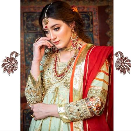 Momina Iqbal is one of the fresh faces introduces by media industry. Momina Iqbal garnered a lot of commercial and critical acclamation for portraying the character of a strong girl in the iconic drama serial Ehd-e-Wafa.