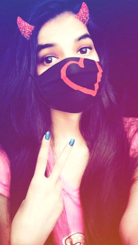 اب آنکھ سے آنکھ ملا کے کیا رکھنا
آپ جائیے،اب تعلق بنا کے کیا رکھنا؟
عشق ہے؟تو برباد کر ڈالو نا خود کو
یہ جان، یہ جہان، بچا کے کیا رکھنا
کچھ رنج تو ظاہر کرو چھوڑ جانےکا
دل ہی دل میں آگ جلا کے کیا رکھنا<
Um e Hani Rajpoot