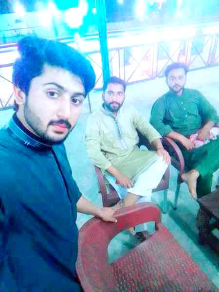 ہماری کھوج میں رہتی تھی تتلیاں اکثر۔۔!!💕
کہ اپنے شہر کا حسن و جمال تھے ہم بھی...!!