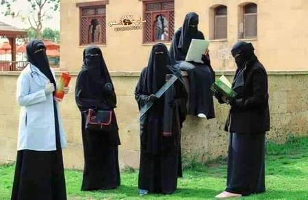 ﻣﺎﮞ ﮐﮯ ﻗﺪﻣﻮﮞ ﮐﮯ ﻧﯿﭽﮯ ﺍﮔﺮ ﺟﻨﺖ ﮨﮯ
ﺗﻮ ﺑﮩﻦ ﮐﯽ ﻋﺰﺕ ﺍﻭﺭ ﻣﺤﺒﺖ ﺍﺱ ﺟﻨﺖ ﮐﺎ ﺭﺍﺳﺘﮧ ﮨﮯ
ﺑﮩﻨﻮﮞ ﮐﻮ ﺍﺣﺘﺮﺍﻡ ﮐﺮﯾﮟ ﮐﯿﻮﻧﮑﮧ ﺑﮩﻨﯿﮟ ﺗﻮ ﺳﺐ ﮐﯽ ﺳﺎﻧﺠﮭﯽ ﮨﻮﺗﯽ ﮨﯿﮟ
ﺳﺐ ﺑﮩﻨﻮﮞ ﮐﮯ ﻧﺎﻡ۔۔
ﺍﻟﻠﮧ ﭘﺎﮎ ﺳﺐ ﺑﮩﻨﻮﮞ ﮐﺎ ﻧﺼﯿﺐ ﺍﭼﮭﮯ ﮐﺮﮮ