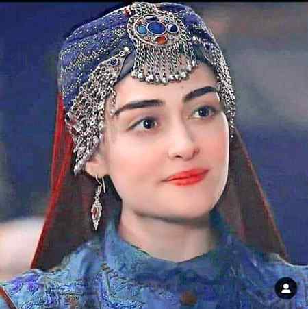 غلط  نہیں ھوتا  چہروں کا  تصور  لیکن,

انسان ویسے ھوتے نہیں جیسے نظر آتے ہیں