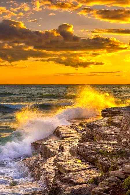Golden moment in lake Ontario canada..