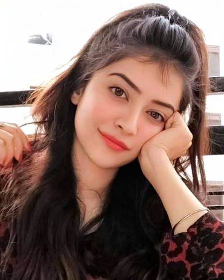 سنو
تم جان ہو میری
اپنے گھر والوں کو بتا دینا🙊🙈😍🙈.
.. H ..