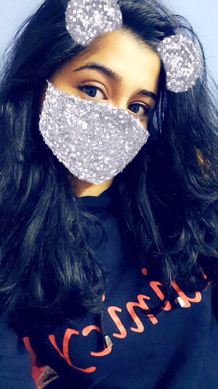 Chamak Suraj Ki Nahi Mere Kirdaar Ki Hai
Khabar Ye Aasmaan Ke Akhbaar Ki Hai,
Main Chaloon To Mere Sang Kaarwan Chale
Baat Garoor Ki Nahi Aitwaar Ki hay