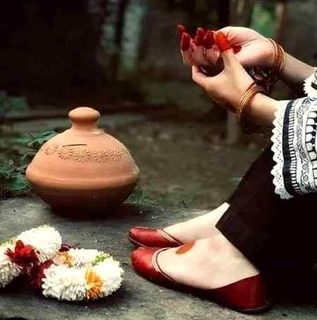 جسے تم عام سمجھ کر چھوڑ دیتے ہو😏
اسے کوئی خاص سمجھ کر اپنا لیتا ہے🙃