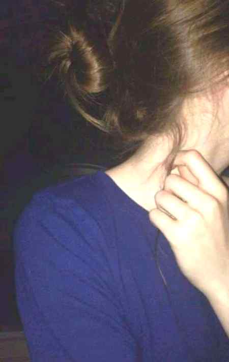 اکیلے ہیں تو کیا هوا یہ وقت بهی گزر جاے گا
      ..... اے دوست ....
هم اپنی تنہای مٹانے کے لیے کسی کو مجبور نہیں کرتے ....؟