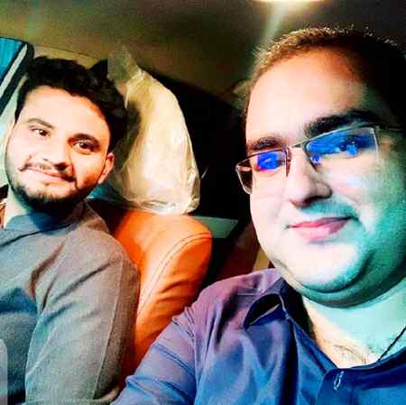 ہم وہ نہیں جو دنیا پہ مریں. 
ہم وہ ہیں جن پہ دنیا مرتى ہے.