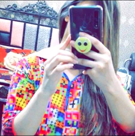 لوگ آئیں گے اور آ کے گزر جائیں گے
تب کہیں جا کے زندگی کا راز پائیں گے.. ....