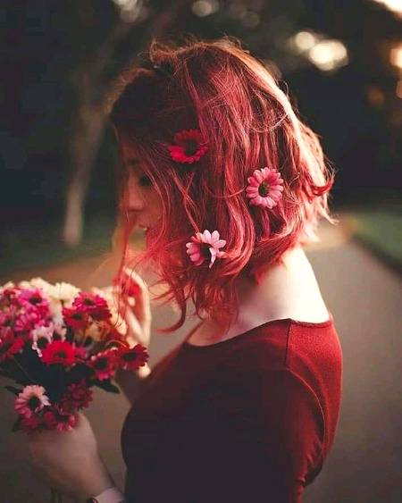 میں تو کاغذوں کا گلاب تھا سرِ شام خوشبو سے بھر گیا


میں کہاں ہوں مجھ کو خبر نہیں مجھے کون چھُو کے گزر گیا