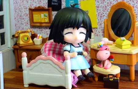 -"بارات آ چکی تھی 🙈
کهانا بهی کها لیا تھا سب نے رخصتی ہونے ہی والی تهی کہ...😌😌
بابا آئے  اور بولے  صبح ہو گئی ہے اور پهر سارا خواب ادھورا رہ گیا 😒😒😒






.






*~میری حᷟسرتوں کا جنازہ~*