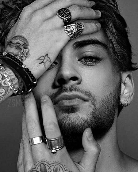 مغرور نہیں بس ""😓
دور ہو گیا ہوں 😌
ان لوگوں سے جنہیں 😑
قدر نہیں ۔۔۔۔!💥