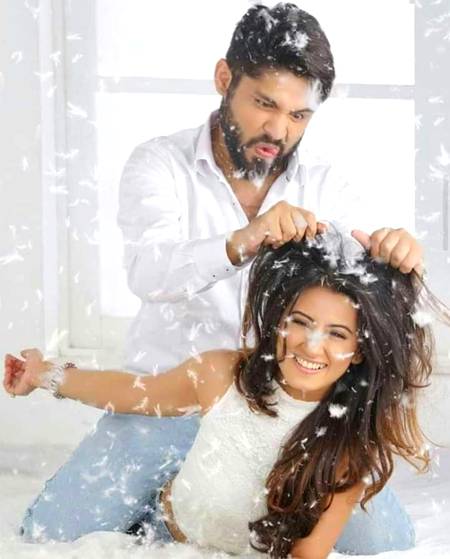 لڑتے بھی تم سے ہیں
مرتے بھی تم پہ ہیں❣👉😉😉