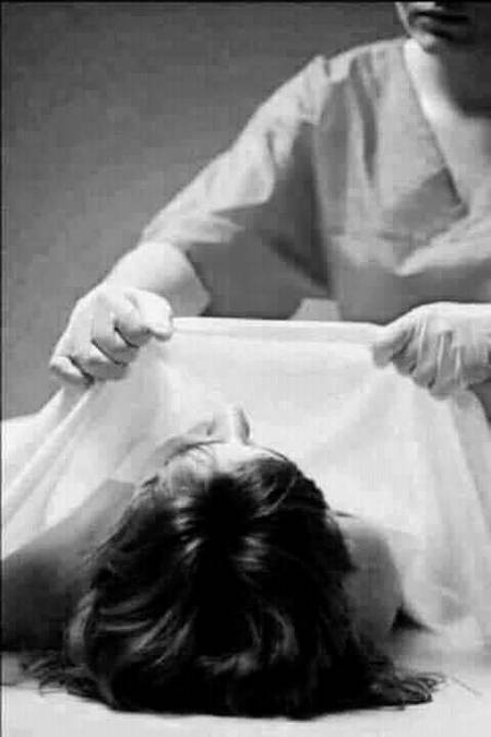 ﻣﯿﮟ ﺍﯾﮏ ﺩﻥ ﻣﺮ ﮐﺮ ﺍﺳﮑﯽ ﺳﺎﺭﯼ
ﺗﻮﺟﮧ ﺍﭘﻨﯽ ﺟﺎﻧﺐ ﮐﮭﯿﻨﭻ ﻟﻮﮞ ﮔﺎ