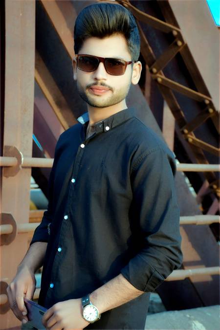 .ہمیشہ مسکراتے رہو ایک تو انسان کیوٹ لگتا ہے دوسرا مفت میں دشمنوں کا خون جلتا ہے😜