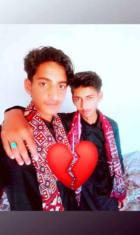 اس کی خوشی  کے لے  ہم نے کیا کچھ نہیں کیا  
اس کو روشنی پسند تھی ہم نے خود کو جلا دیا