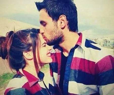 تمہیں چاہوں انداز بدل بدل کر 😘🙈
میری زندگی کا اکلوتا عشق ہو تم 😘😍❤