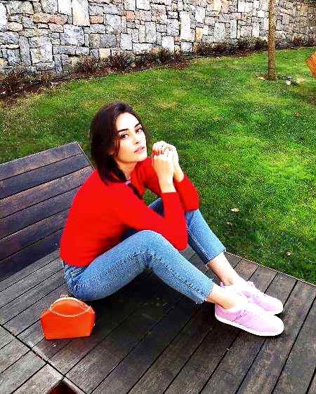 Esra bilgic 🔥 like 🔥