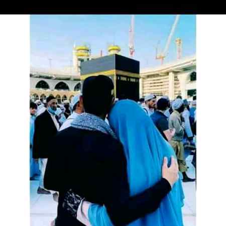 مجھے اب بھی محبت ہے
تیری آنکھوں کے جادو سے،
تیری دلکش اداٶں سے،
تیری قاتل جفاٶں سے،❤️
مجھے اب بھی محبت ہے
تیری راہوں میں رکنے سے،
تیری پلکوں کے جھکنے سے،
سحرو شام ہاتهوں پہ،
تیرا ہی نام لکھنے سے،❤️
مجھے اب بھی محبت ہے
تیری قدموں کی آہٹ سے،
تیری ہر مسکراہٹ سے،
تیری باتوں کی خوشبو سے،❤️
مجھے اب بھی محبت ہے
تیرے طیش و عداوت سے،
تیری بے جاشکایت سے،
یہاں تک کہ صنم میرے،
تیری ہر اک عادت سے،
مجھے اب بھی محبت ہے___❤️
😘😘