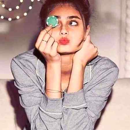 جانے کس عمر میں جائے گی یہ عادت اپنی۔۔

روٹھنا اُس سے__ تو اوروں سے الھجتے رہنا!