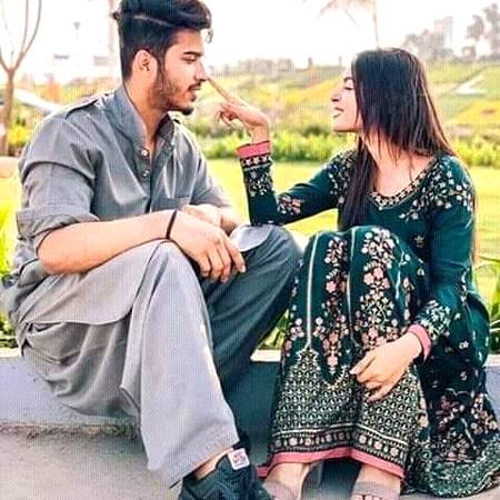 مجھے پڑھتے ہیں کئی لوگ مگر مخاطب میں صرف تم سے ہوں