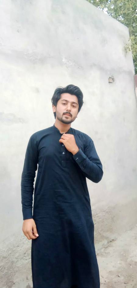 میں تو میسر تھا اسے ساتھ کھڑا تھا اُس کے
اس نے کس واسطے دربار پر دھاگے باندھے؟