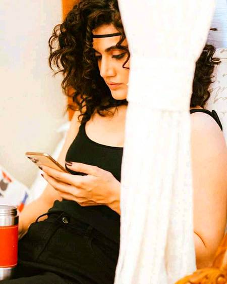 Tapsee panu...