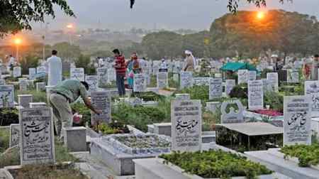 قبرستان تیرا بھی حساب بڑا نیک ہے تیرے یہاں امیر ہو یا غریب سب کا بستر ایک ہے