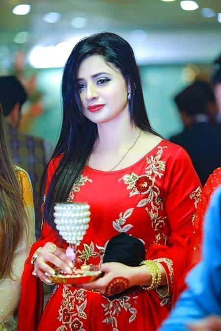 جو شخص قطرہ قطرہ کر کے اندر تک اتر گیا ہو 
وہ بھلا یکمشت کیسے نکالا جا سکتا ہے ------
