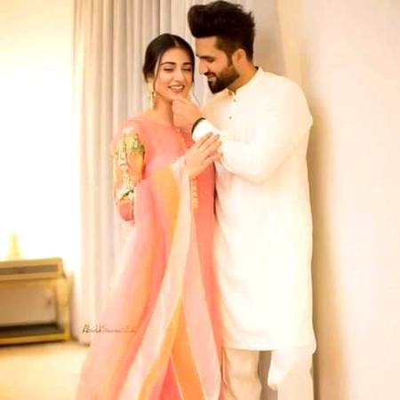 محبت لکھنے میں چار لفظ م_ح_ب_ت
بیان کرو تو____ کل کاءینات صرف تم😍✨
ShOna_Chand