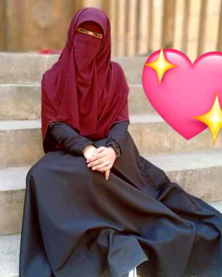 🌷🌷🌷
*حیـا* کی *سیـڑھی* سے اگر
*عـورت* کا پاؤں *پِھسـل* جائے تو
پورا *گـھرانہ* منہ کے *بَـل* گرتا ہے
