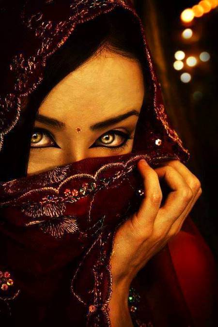 تیر و تلوار سے بڑھ کر ہے تیری ترچھی نگہ 
*_محترمہ_*
سینکڑوں عاشقوں کا خون کیئے بیٹھی ہے