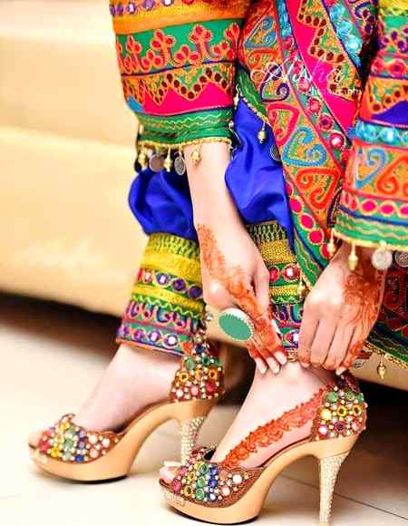 اپنے پاؤں کا خاص خیال  رکھا کرو
 پگلی
 *جنت ہے ان کے نیچے میرے بچوں کی❤.Hayee sadky