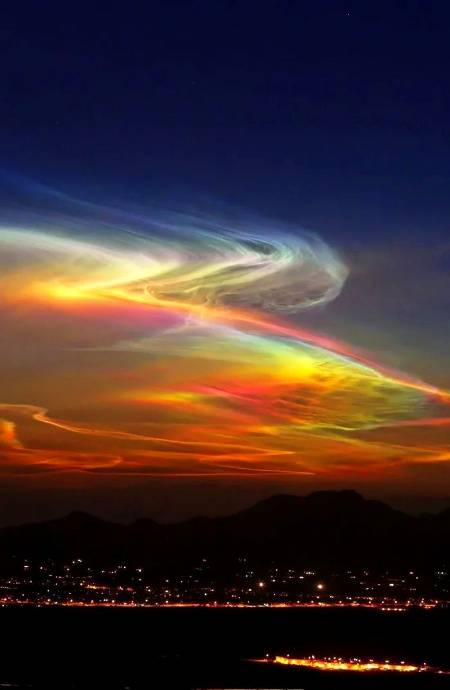 This is fire clouds or Rainbow clouds