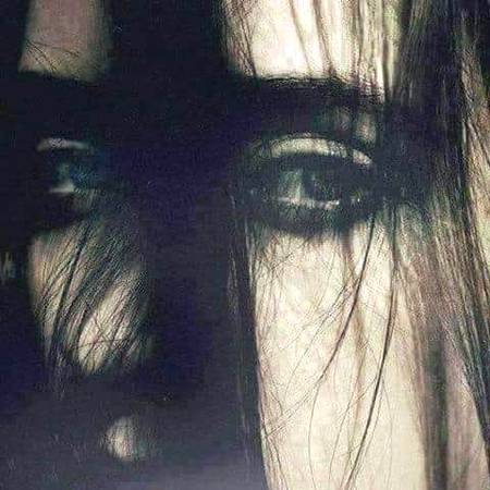ذرا سنبھل کے ، سخی مجھ سے استفادہ کر  
بہت قلیل رقم ہوں ، ادھار دی گئی ہوں
   
 انا کی بھینٹ چڑھا دے مگر یہ دھیان رہے
میں زندگی ہوں ، فقط ایک بار دی گئی ہوں