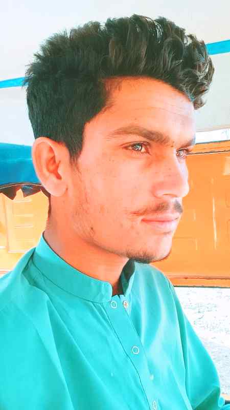  بھیج کر تمہیں اپنی ہنستی ہوئی تصویر
 غرور تمہارا خاک میں ملا سکتا ہوں😘