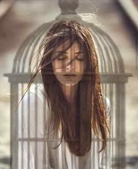 کُھلے پنجرے کی سہولت پہ نہ جا
میری غفلت مری دانائی سمجھ  !!