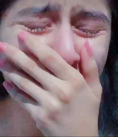 میں چاہتا ہوں میری عمر بھی اسے لگ جاۓ ۔

میری خواہش ہے وہ میری موت کا دکھ دیکھے۔