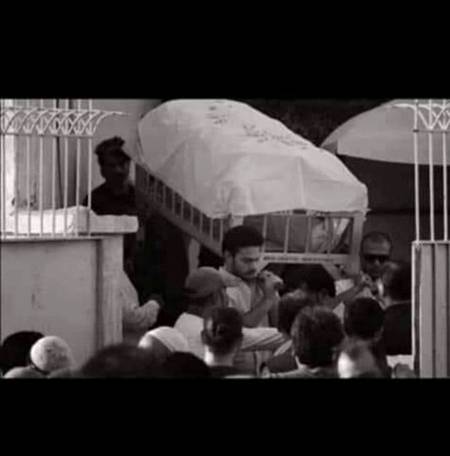 ﺟﺲ ﺩﻥ ﻣﯿﺮﯼ ﻣﻮﺕ ﮐﯽ ﺧﺒﺮ ﺁﺋﮯ ﮔﯽ ﻟﻮﮒ ﮐﮩﯿﮟ ﮔﮯ
ملا  ﺗﻮ  ﻧﮩﯿﮟ  ﮐﺒﮭﯽ  ﻣﮕﺮ  سنا  بہت  تھا⁦⁩😥😥