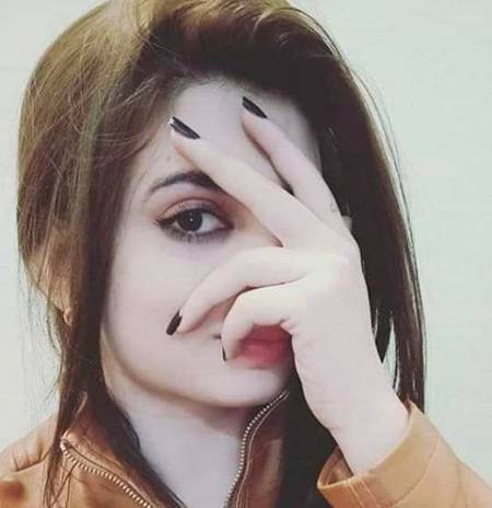 ہماری شکل اب اول تو پہچانی نہیں جاتی 🌚
کوئ پہچان لے تو اسکی حیرانی نہیں جاتی 🖤😒
مسلسل ہی یہیں پر ہے تعلق اتنا گہرا ہے
میں باہر چلی جاتی ہوں ویرانی نہیں جاتی 🔥🔥
میں روز جتنے توڑتی ہوں اتنے اور بنتے ہیں 🖤
میری آنکھوں سے خوابوں کی فراوانی نہیں جاتی 😐🌚