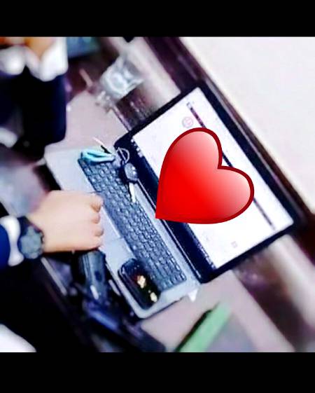 عمر محبت کرنے کى تهى.

هاتھ الجهے   کاموں میں.