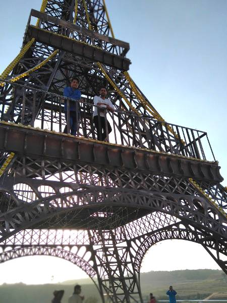 Kon kon is jagga pa giya h 🤔