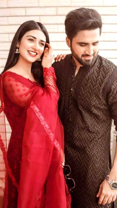 ادھرسےچاندتم دیکھو,ادھرسےچاندہم دیکھیں
نگاہیں یوں ٹکراۂیں کہ دودلوں کی عیدہوجاۂے
😍❤️😍