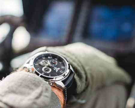 بارش میں بھیگنے کے زمانے گزر گئے
وہ شخص میرے شوق چُرا کر چلا گیا