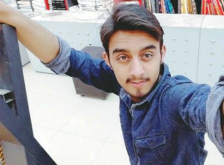 ادھورے پن سے گھبرا کر آخر
میں نے مکمل چھوڑ دیا اس کو۔💞m happy without fake peoples.💔👈