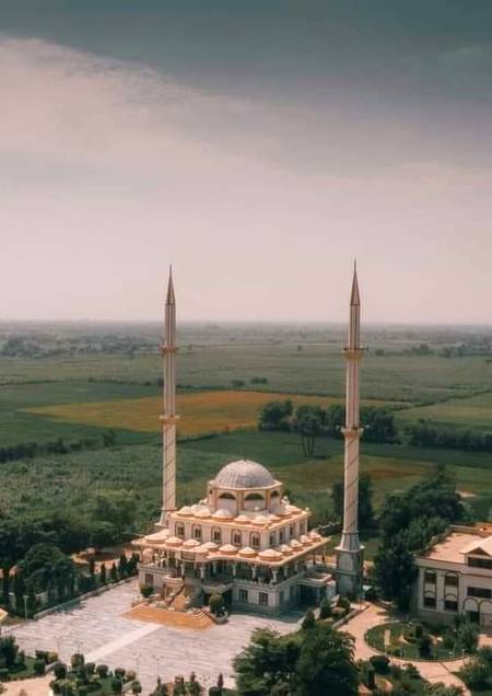 Ye turkey nhi pakistan hai es masjid ka name sakina_tu_tasgara_ hai ye turko ny bnai hai es ka rkba 52 kanal hai