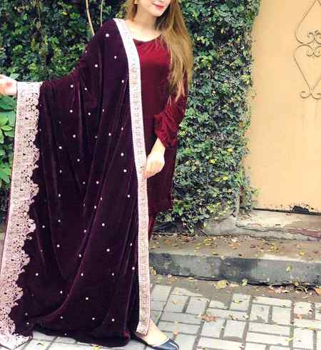 خواب اتنے ہم نے دیکهے ہیں💔😊
اب لوگ تو کیا آنکهیں بهی طنز کرتی ہیں💔🥀✨