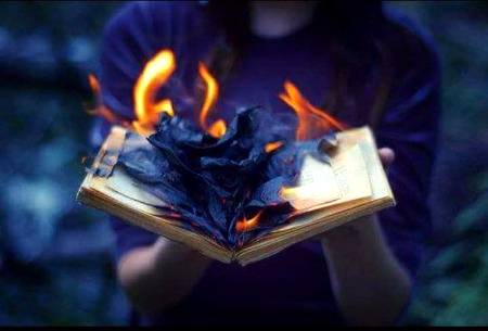 ﺁﮒ ﻟﮓ ﺟﺎﺗﯽ ﺳﺒﻬﯽ ﺍﻭﺭﺍﻕ ﮐﻮ
ﻏﻢ ﺍﮔﺮ ﺗﺤﺮﯾﺮ ﮨﻮﮔﺌﮯ ﮨﻮﺗﮯ