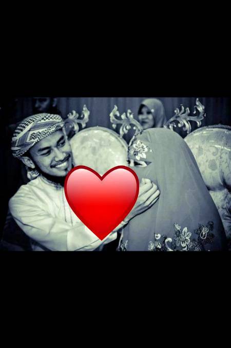 
*تم بغیر نکاح کے محبت پر یقین کیسے کر لیتی ہو . یہاں شادی شدہ کو دس سالہ محبت اور دو بچوں کے ساتھ طلاق ہو جاتی ہے"*
