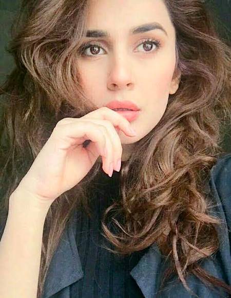 Kubra khan